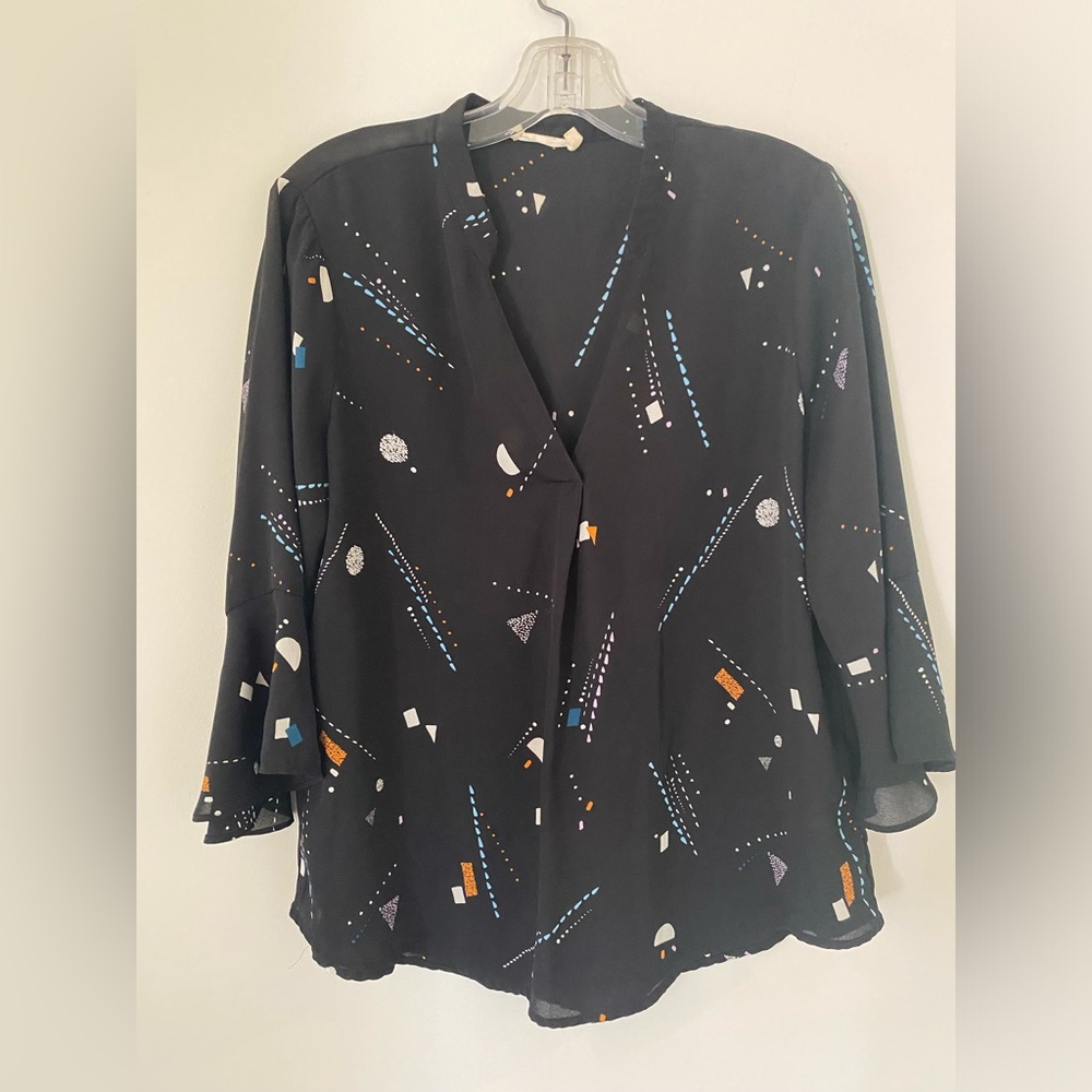 Ladies Preloved Lush Blouse. Black with pattern and bracelet length Sleeves